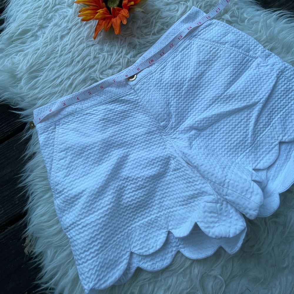Excellent condition Lilly Pulitzer buttercup shorts - Picture 10 of 10